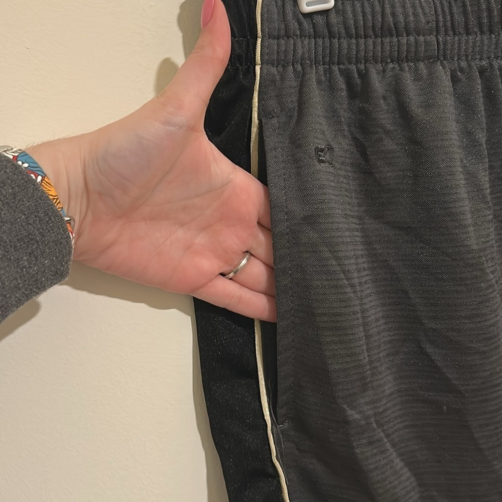 Vanderbilt Commodores Men’s Basketball Shorts - Picture 3 of 6